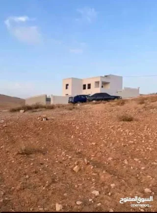 ارض بالمفرق مساحة ٦٤١ 3