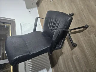 كرسي ايكيا مكتبي مستعمل بحالة جيدة للبيع 3