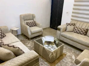 طقم كنبايات غرفة ضيوف بوضع ممتاز جدا للبيع بسعر مغري 2