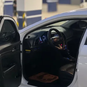 HYUNDAI AVANTE 2019 6