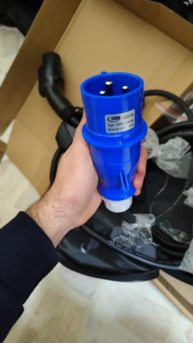 Hertz Charger 6
