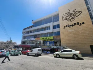 محل بموقع مميز ملاصق لأمنية وهايبرماكس 3
