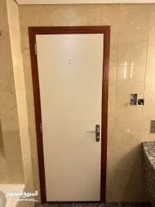 ابواب خشب مقاس ٨٠*٢١٠ للبيع بسعر مغري ٤٠ دينار للباب الواحد 2