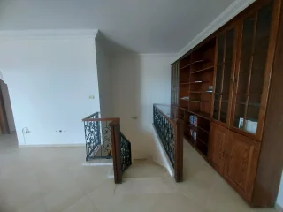 شقة مميزة مع روف ٣٥٠ خلدا 9