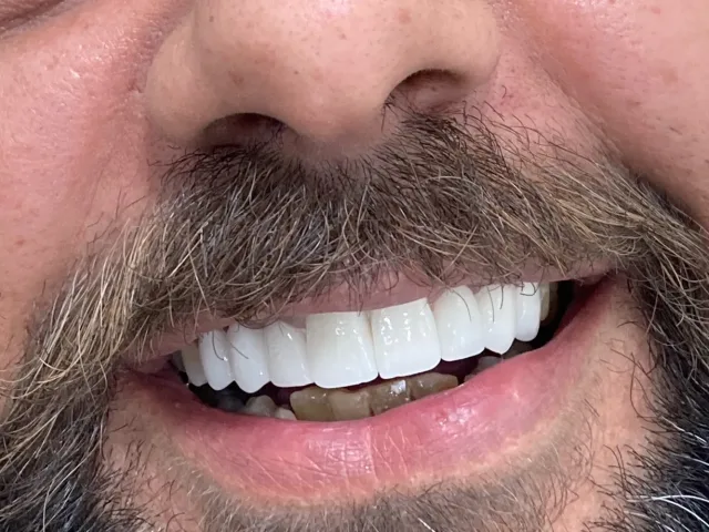 عيادة الدكتور صالح العليمي طب وجراحة الفم والأسنان 9