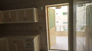 شقه سكنيه للأيجار الربعي في البتراوي خلف الاكاديميه الامريكيه 9