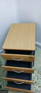 وحدة أدراج مكتبية متحركة – تنظيم ذكي وأمان لملفاتك! 2
