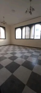شقة طابقية مميزة للايجار في اربد الحي الشرقي 6