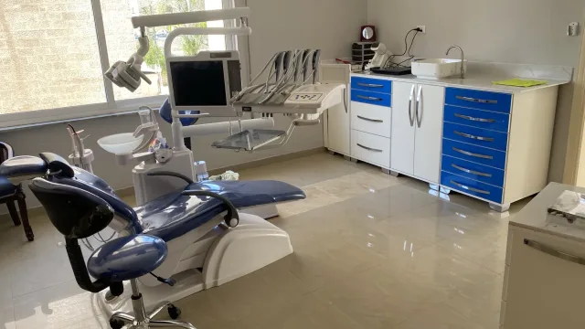 عيادات الصفدي والمومني لطب وزراعة وتقويم الاسنان 11