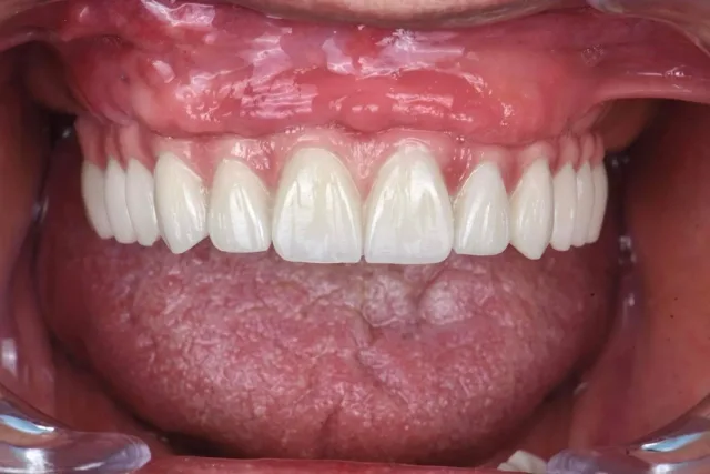عيادة الدكتور صالح العليمي طب وجراحة الفم والأسنان 8