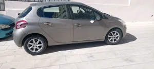 بيجو 208 للبيع موديل ٢٠١٥ 5