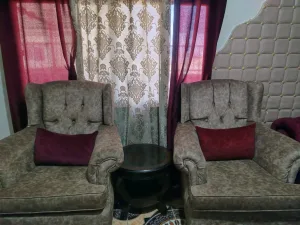 طقم كنب نوعية فاخرة وخشب ثقيل استخدام بسيط 4