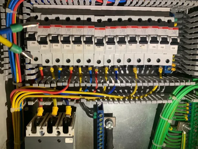 الاندلس لخدمات الكهرباء وكاميرات المراقبه 6