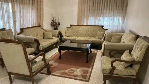 كنب كلاسيكي فاخر للبيع مع كامل مستلزماته بسعر مميز 2