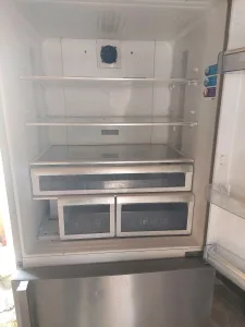 ثلاجة بيكو حديثة مع شاشة 2
