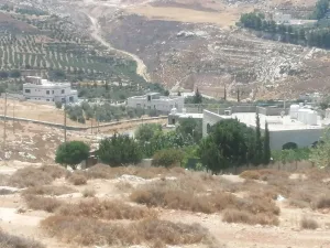 أرض سكنية بأطلالة رائعة 2