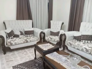 طقم كنب خشب زان ثقيل مكون من ٩ مقاعد نظيف وغير مدعوك 7