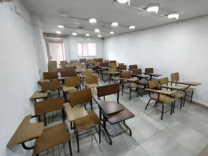 مقاعد دراسية
