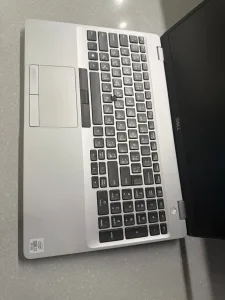 Laptop Dell Latitude بحالة الجديد 2
