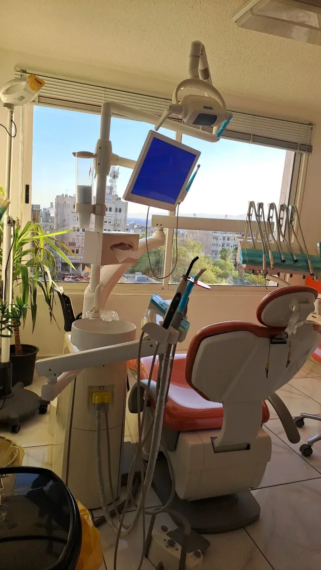 عيادة الدكتور محمد صايل الصوا طب و جراحة الفم والاسنان 4