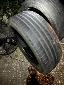 ٤ فردات كوشوك نوع بريجستون مقاس 235/50  R20 2