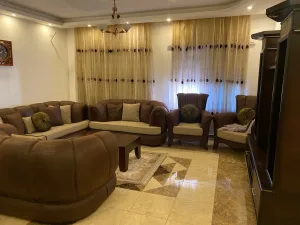 اثاث غرفة ضيوف كاملة بحالة ممتازة 3