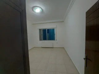 شقة مميزة مع روف ٣٥٠ خلدا 4