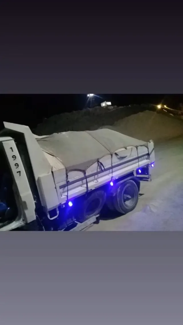 توريد جميع انواع مواد البناء طوب رمل حجر حديد اسمنت خشب هدد وازالة الطمم ناعمه عدسيه صويلح سيلكا سمسميه بودره كوارس 2