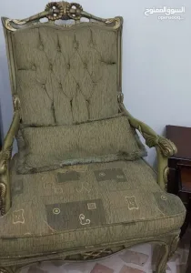 غرفة صيوف مع طقم طاولات 8