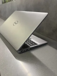 Laptop Dell Latitude بحالة الجديد 5