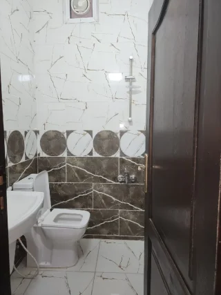 السلام عليكم ورحمه الله وبركاته ✋شقه للايجار في اربد 👍زبدا شرق المركز الغربي 👍من