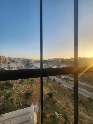السلام عليكم ورحمه الله وبركاته ✋شقه للايجار في اربد 👍زبدا شرق المركز الغربي 👍من 13