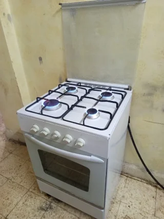 فرن غاز 4 عيون نوع ساميكس فخم لون ابيض نار زرقاء قوية فرن قوي لطهي و تحمير افضل 5