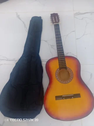 قيتار كلاسيكي للبيع وكاله لم يستخدم 3