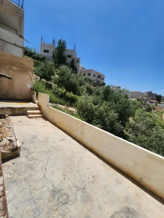 السلام عليكم ورحمه الله وبركاته ✋شقه للايجار في اربد 👍زبدا شرق المركز الغربي 👍من 12