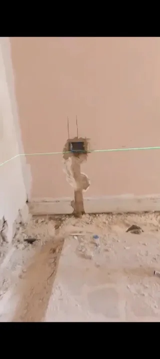 كهربائي خبره وشغل نظيف و متقن بفضل الله