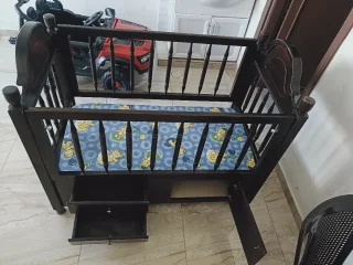 سرير اطفال للبيع