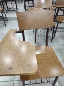 كراسي محاضرات مع ركاية بحالة ممتازة بسعر مغري 4