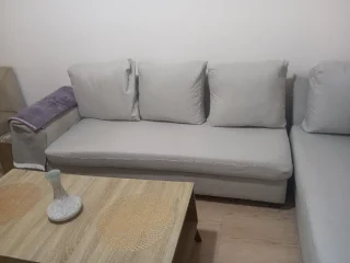 للبيع غرفه نوم مع البرادي بدون الفرشه وكورنر مع طاوله وسط وطاوله عدد ٢صغيره 9