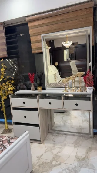 غرفة نوم ماستر modern 🛌✨ 📌فل لاتيه 18 و زان 🪵📌عمق 60_سم 👌📌لون مميز 🩶✨📌سكك هايدرو 5