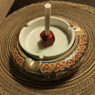 مطفأة سجائر