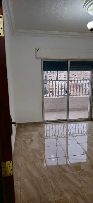 شقة للإيجار في حي الشهيد الجنوبي - طبربور 4