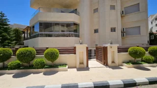 شقة ارضية للبيع في ضاحية النخيل 2
