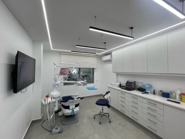 Dr Yousef Alramahi Dental Clinic