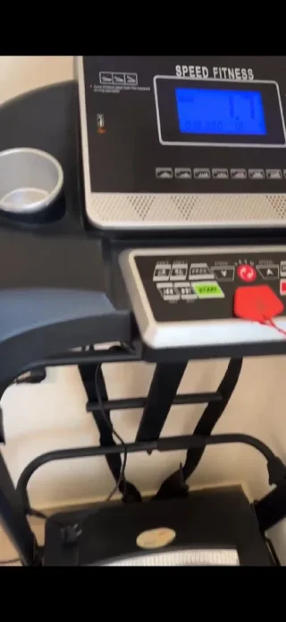 للبيع جهاز مشي (Treadmill) بحالة ممتازة 🏃‍♂️جهاز مشي عملي ومناسب للاستخدام المنزلي، 2