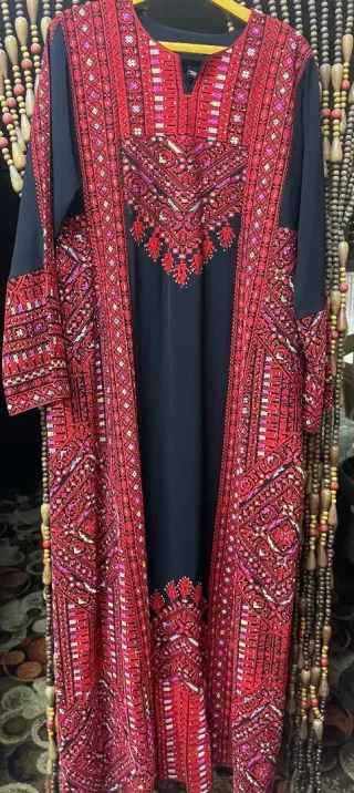 ثوب مستعمل لبسه وحده فقط 3