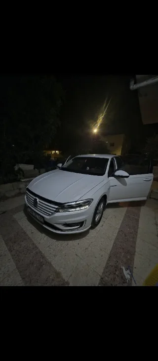 سيارة فوكس فاجن لافيدا