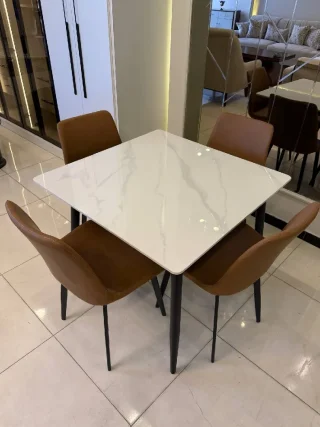 طاولة سفرة فخمة😍 أربع كراسي أنيقة،🪑- *لون عسلي✨ يجذب الأنظار 😍 لا تفوت الفرصة!** 4