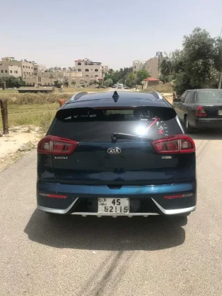 كيا نيرو للبيع المستعجل ب سحاب ٢٠١٧ لون اسود من الداخل والخارج 13