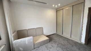 سرير اطفال مع حمايات خشب لاتيه اندونيسي جميع الالوان جكات هيدروليك تفصيل